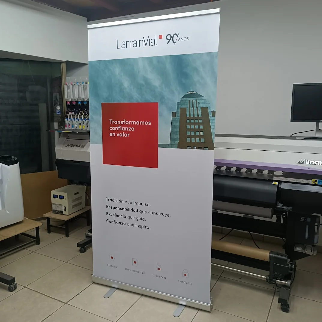 Pendón roller corporativo LarrainVial