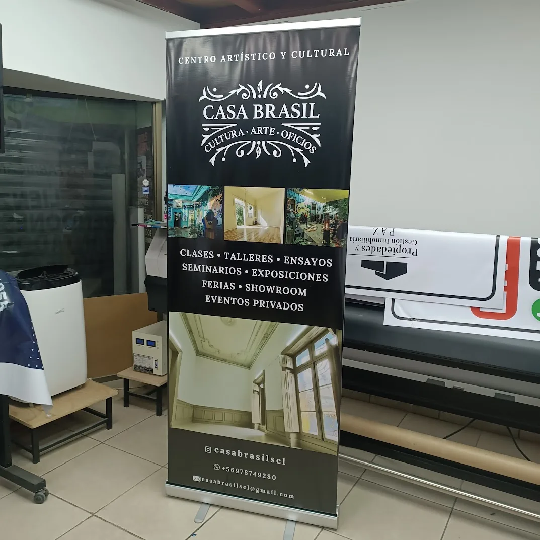 Pendón roller cultural Casa Brasil